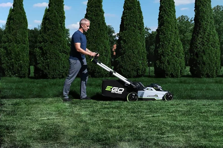 battery charged lawn mower