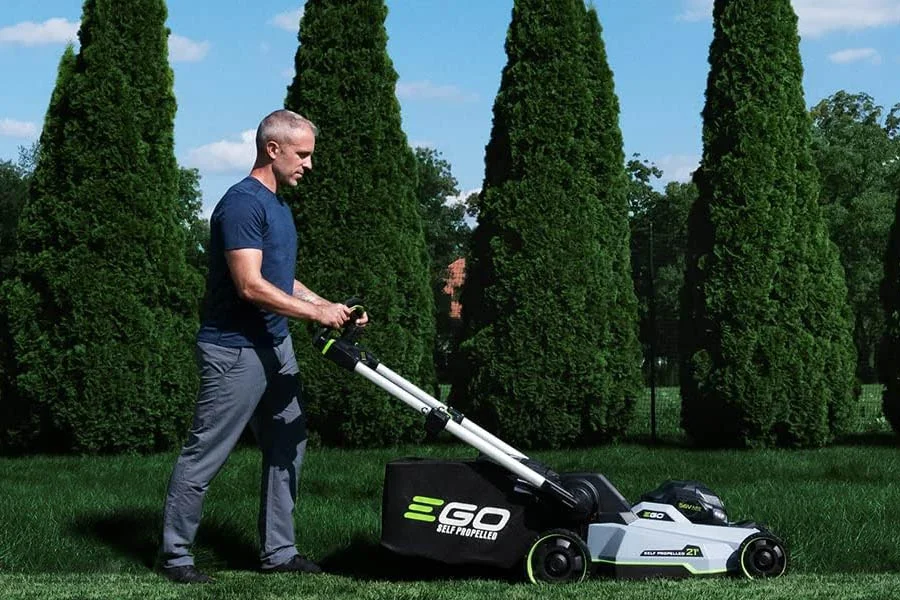 battery self propelled lawn mower