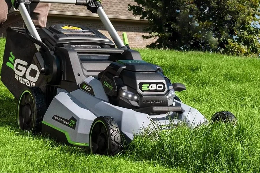 battery self propelled lawn mower